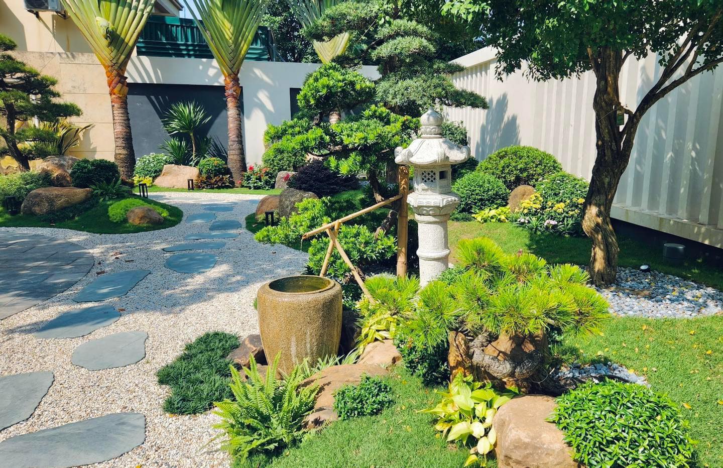 sân vườn nhật bản sau nhà 